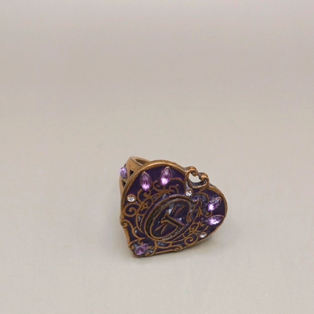 "Guess " Elegant Heart-Shaped Purple and Gold Ring Royal